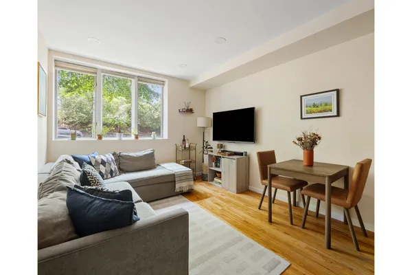 $950,000 | 321 23rd Street, Unit 1C | Greenwood Heights
