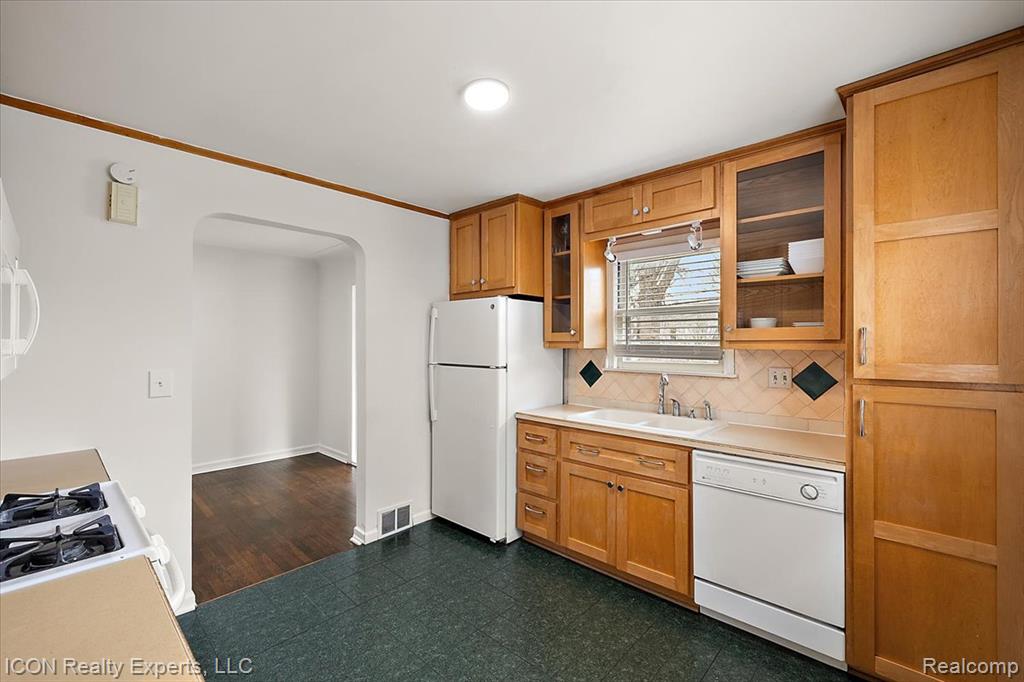 176 Chippewa Road Pontiac, MI 48341 - Photo 22 of 37 Gallery Image 22