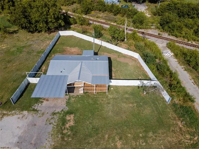 a view of a back yard