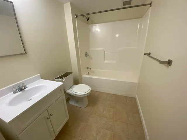 $1,965 | 80 Sentinel Court, Unit 206, Manchester, NH 03103