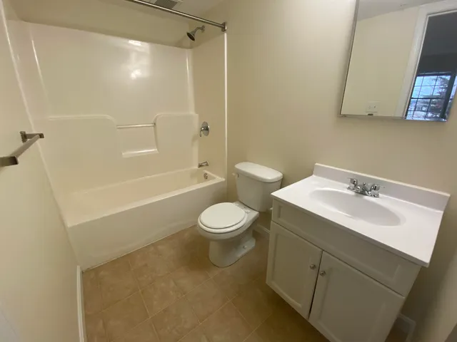 $1,965 | 80 Sentinel Court, Unit 206, Manchester, NH 03103