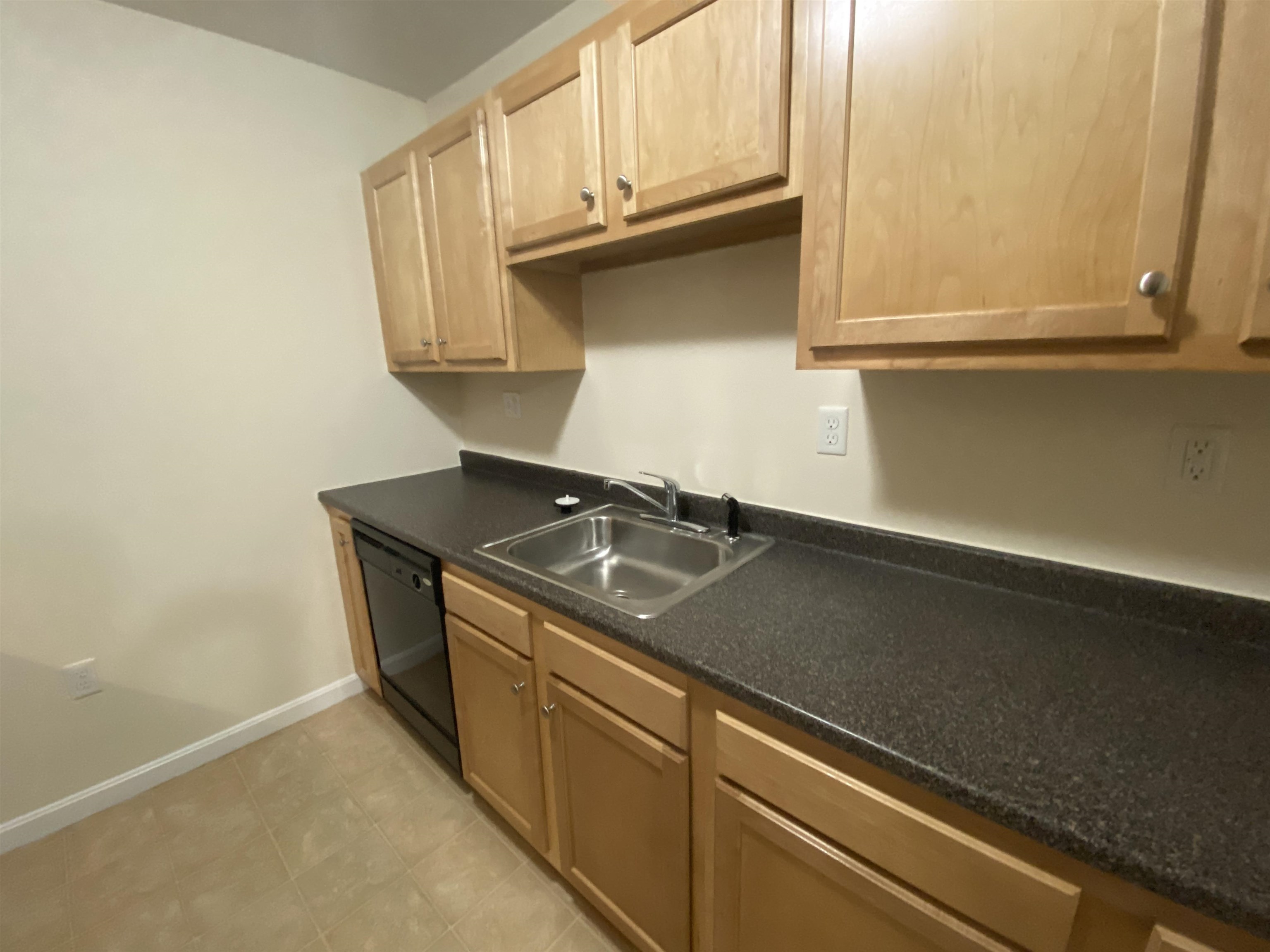 80 Sentinel Court, Unit 206 Manchester, NH 03103 - Photo 8 of 46
