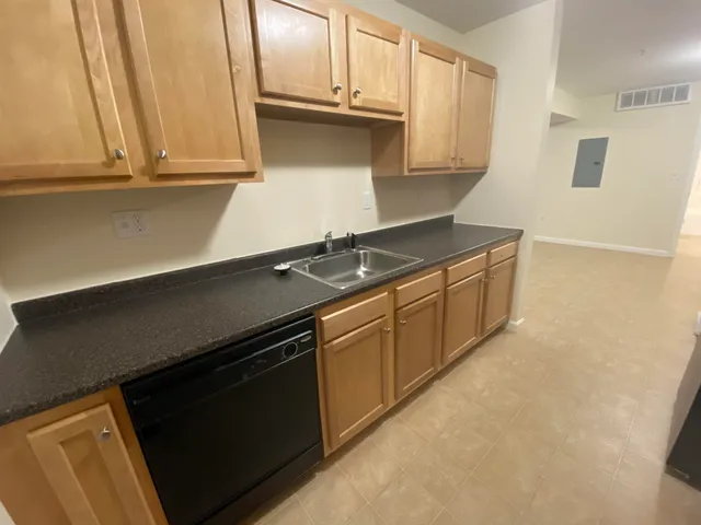 $1,965 | 80 Sentinel Court, Unit 206, Manchester, NH 03103