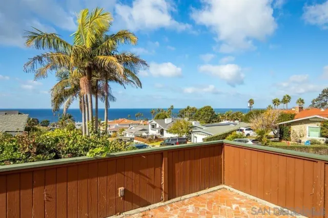 a picture of a lake view