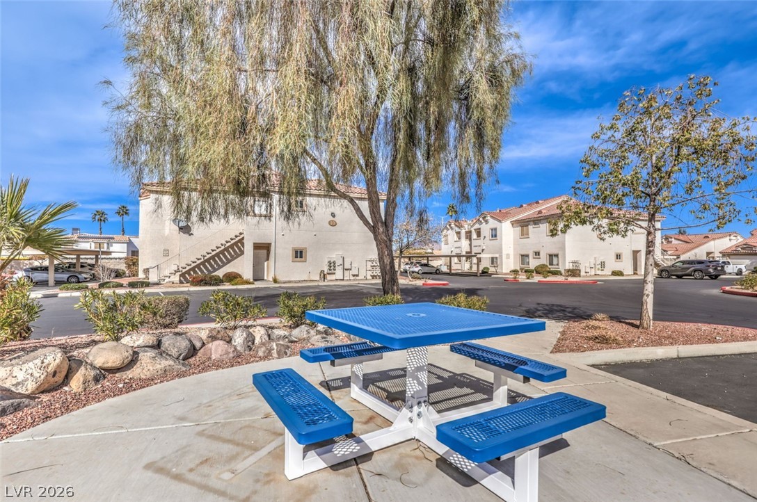 855 North Stephanie Street, Unit 1015 Henderson, NV 89014 - Photo 23 of 27 View of community seating area.