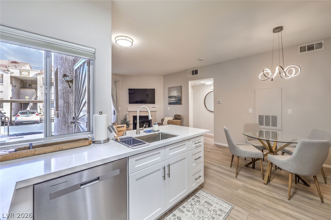 855 North Stephanie Street, Unit 1015 Henderson, NV 89014 - Photo 9 of 27 Kitchen boasts breakfast bar w/quaetz counters, white shaker cabinets w/soft close drawers & doors, stainless steel appliances, dining nook & pantry.