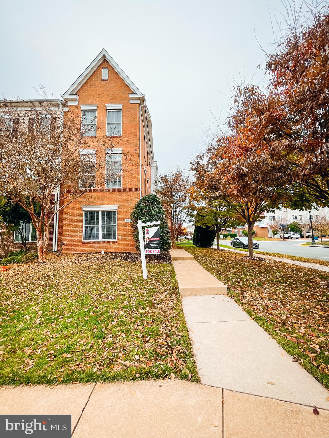 25121 Gunnery Square Chantilly, VA 20152 - Photo 1 of 29 Outside