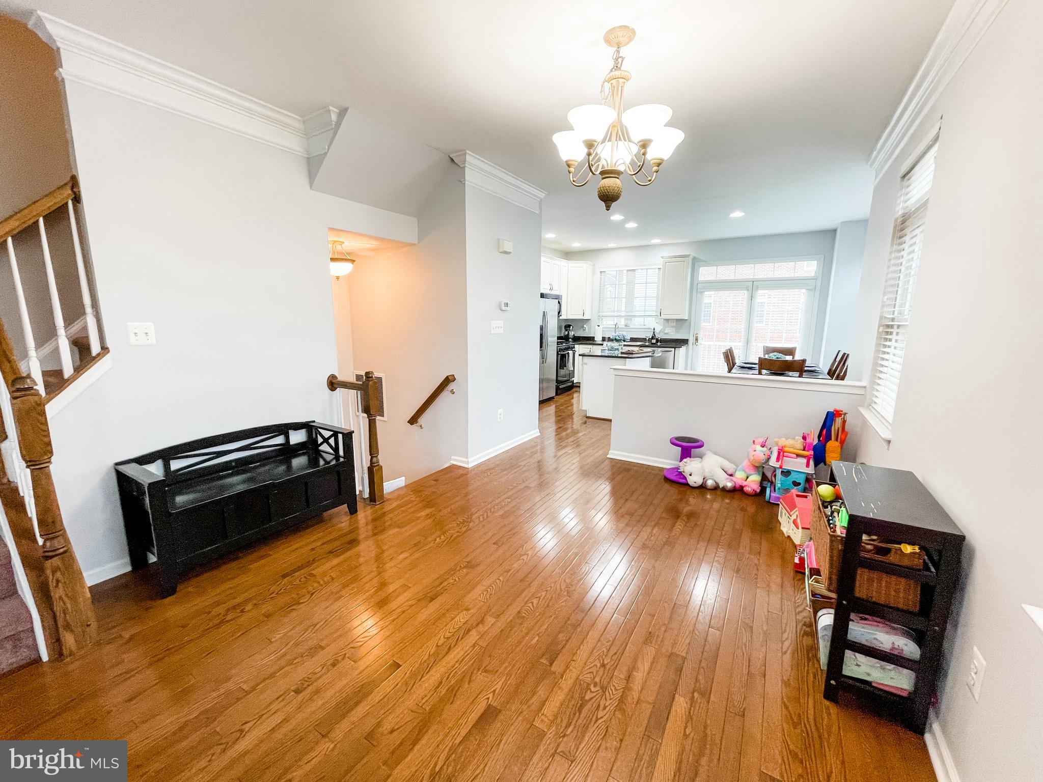 25121 Gunnery Square Chantilly, VA 20152 - Photo 12 of 29 Living/Dining Room