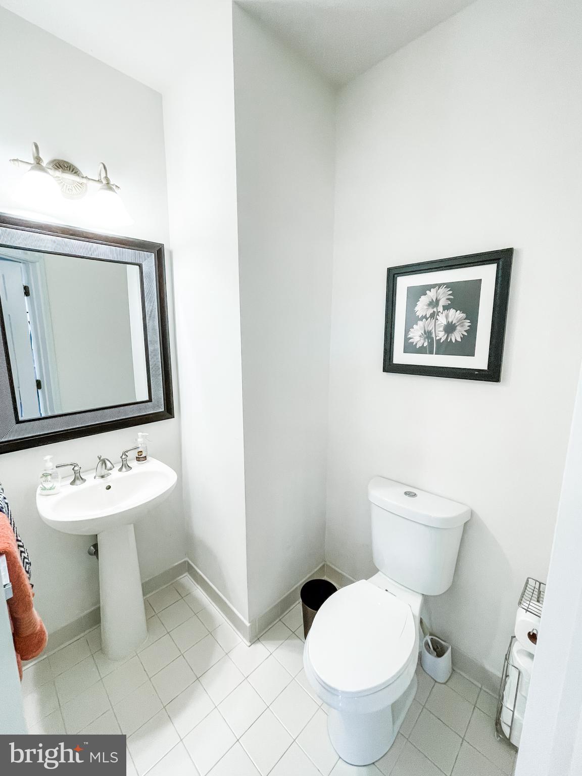 25121 Gunnery Square Chantilly, VA 20152 - Photo 17 of 29 Half Bath