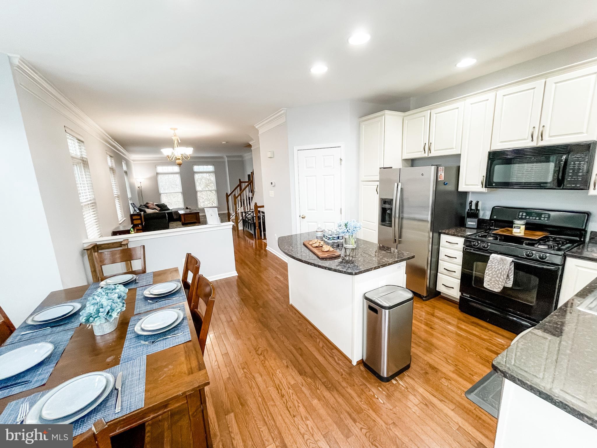 25121 Gunnery Square Chantilly, VA 20152 - Photo 21 of 29 Kitchen/Living Room