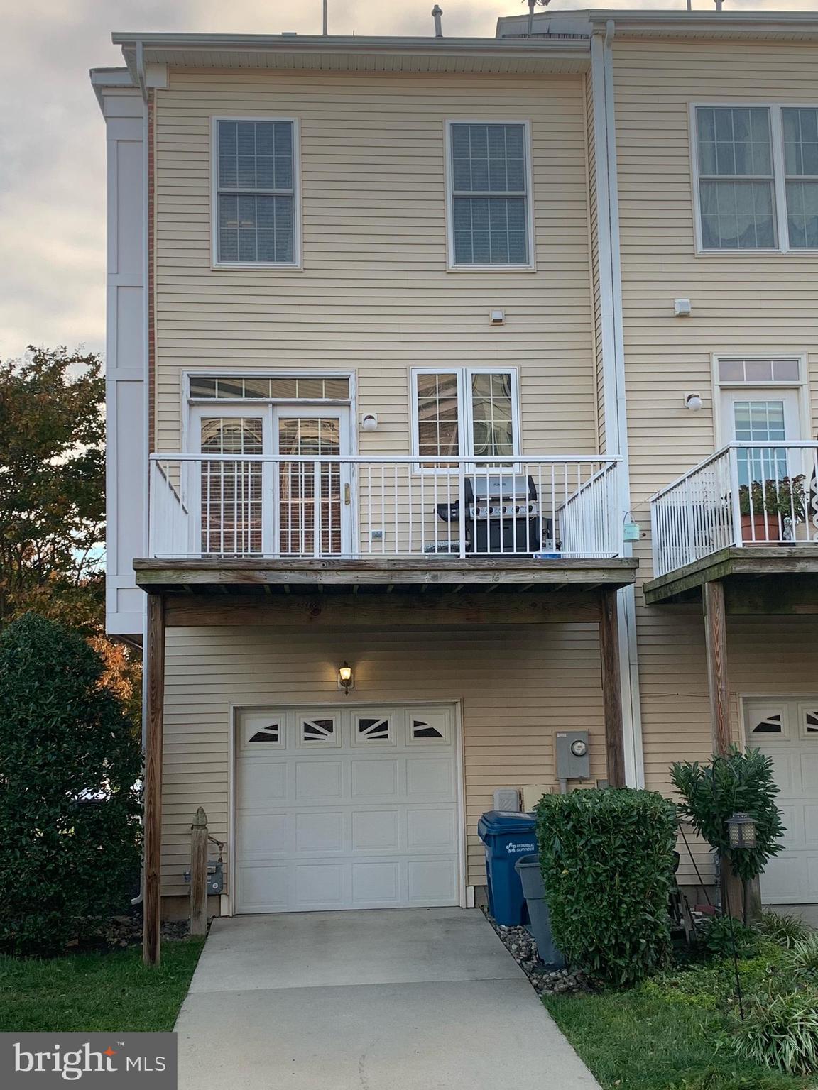 25121 Gunnery Square Chantilly, VA 20152 - Photo 3 of 29 Garage