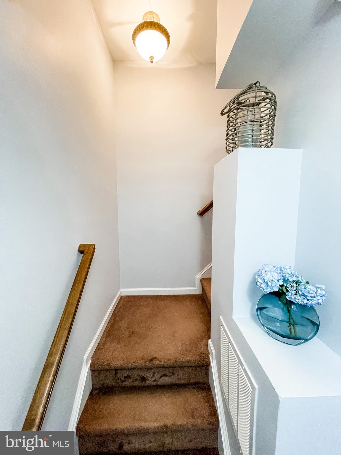 25121 Gunnery Square Chantilly, VA 20152 - Photo 5 of 29 Foyer