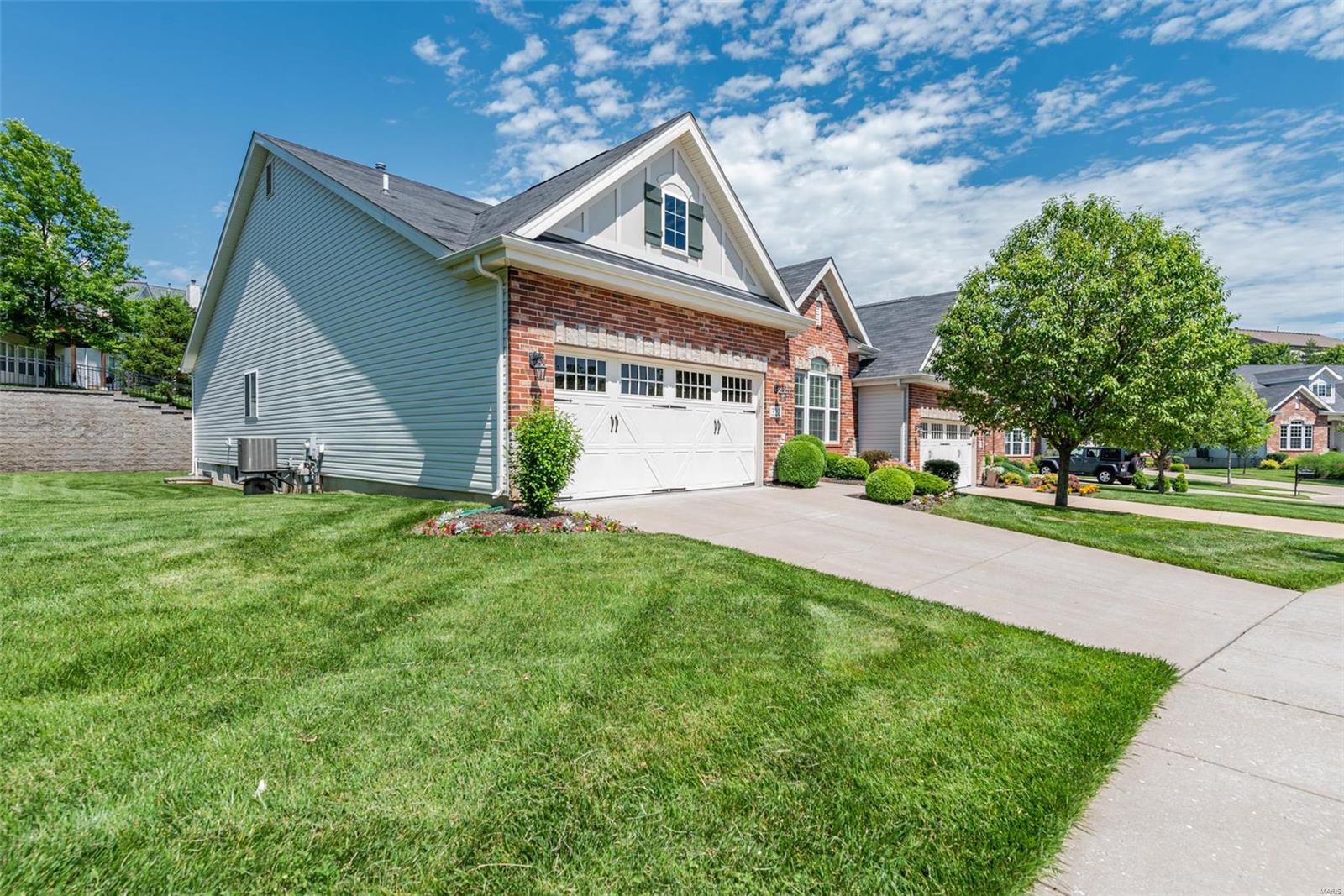 322 Kendall Ridge Court Chesterfield, MO 63017 - Photo 3 of 44