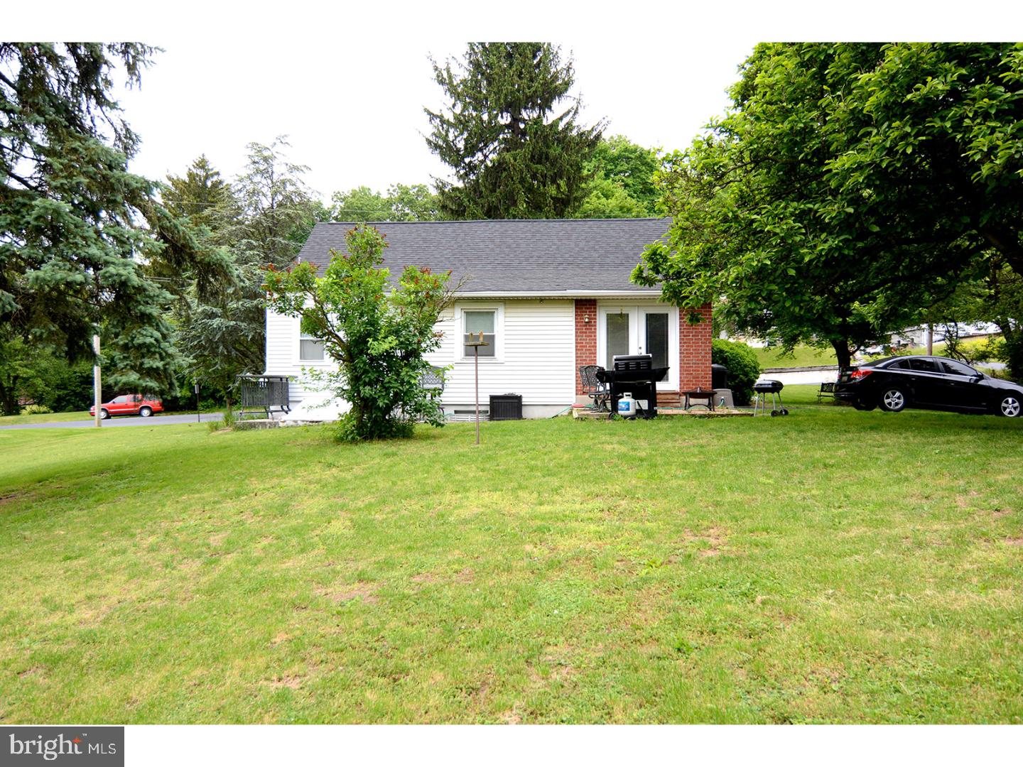 1715 Frush Valley Road Reading, PA 19605 - Photo 3 of 23