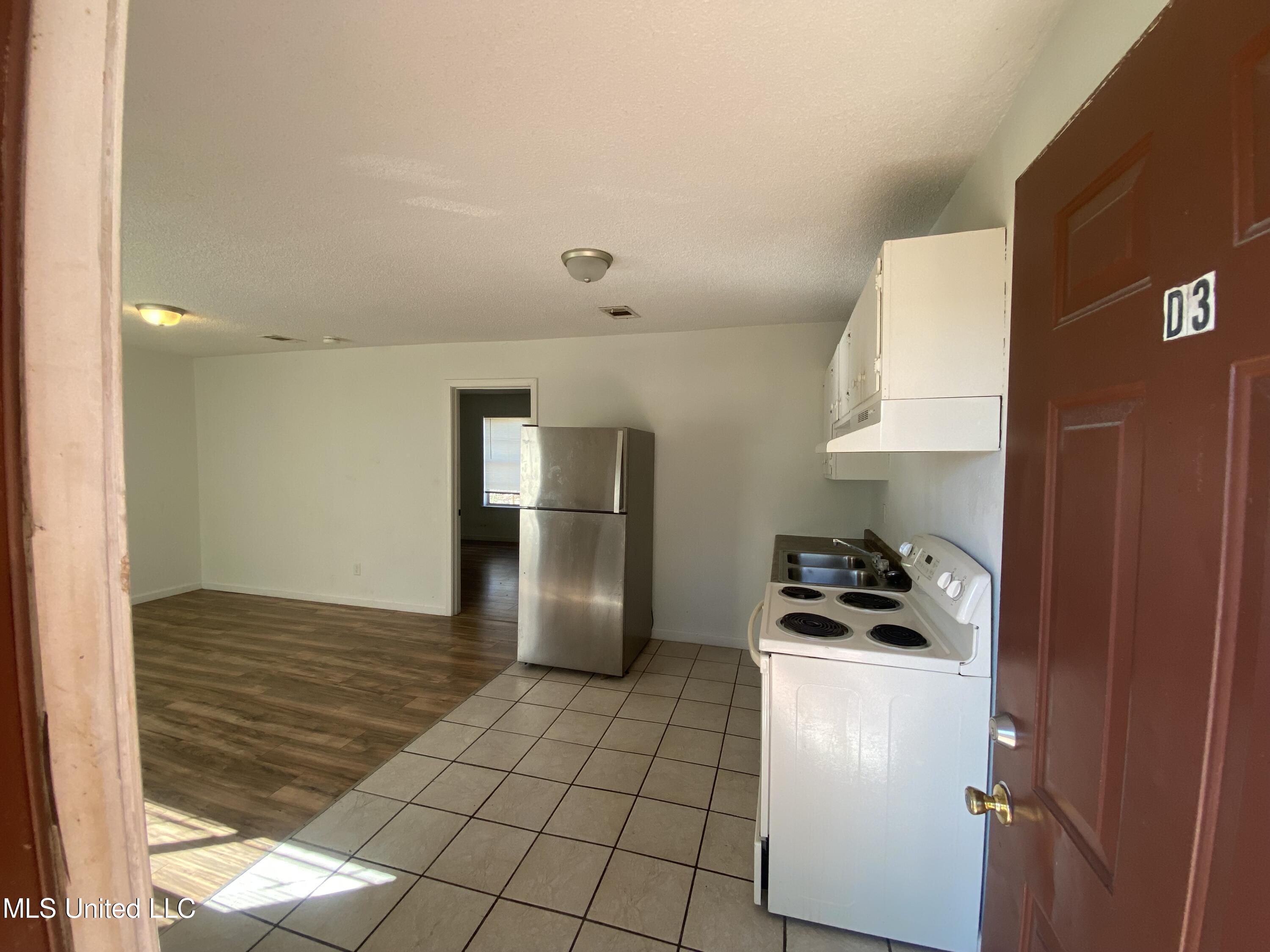 6443 Jasmine Street, Unit D3 Moss Point, MS 39563 - Photo 2 of 4 IMG_1156