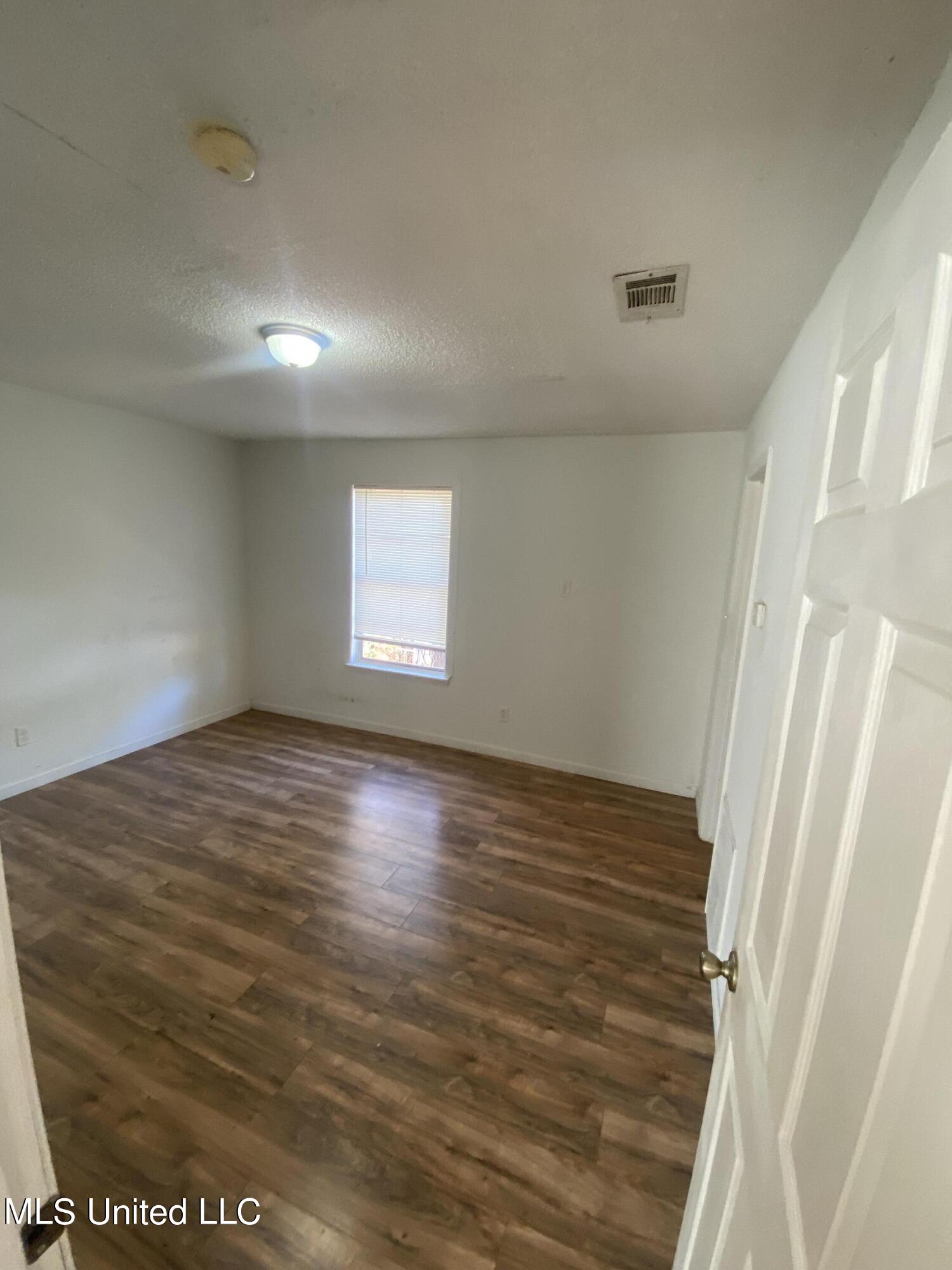 6443 Jasmine Street, Unit D3 Moss Point, MS 39563 - Photo 3 of 4 IMG_1155