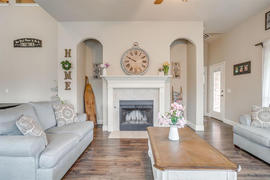 1033 Rustic Oak Way Burleson, TX 76028 - Photo 17 of 40