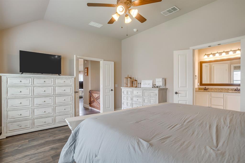 1033 Rustic Oak Way Burleson, TX 76028 - Photo 21 of 40