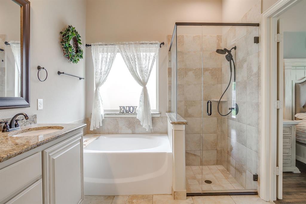 1033 Rustic Oak Way Burleson, TX 76028 - Photo 23 of 40