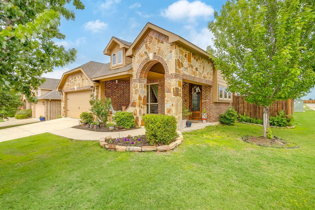 1033 Rustic Oak Way Burleson, TX 76028 - Photo 3 of 40