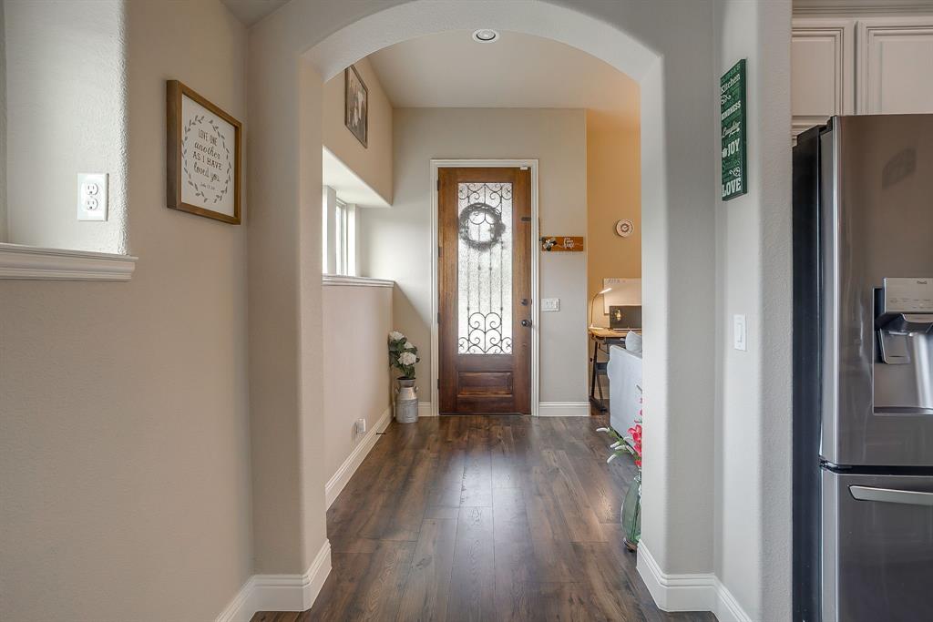 1033 Rustic Oak Way Burleson, TX 76028 - Photo 5 of 40