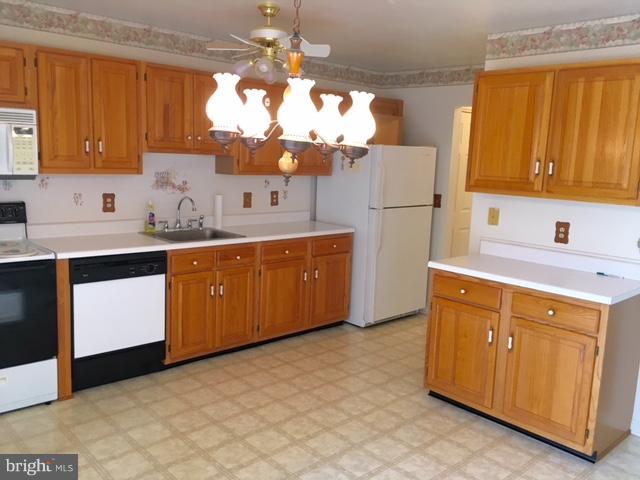 3901 Darleigh Road, Unit 2F Nottingham, MD 21236 - Photo 2 of 13 Kitchen
