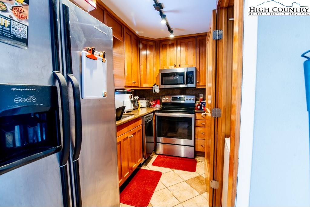 140 Faculty Street, Unit 2 Boone, NC 28607 - Photo 3 of 6 Gallery Image 3