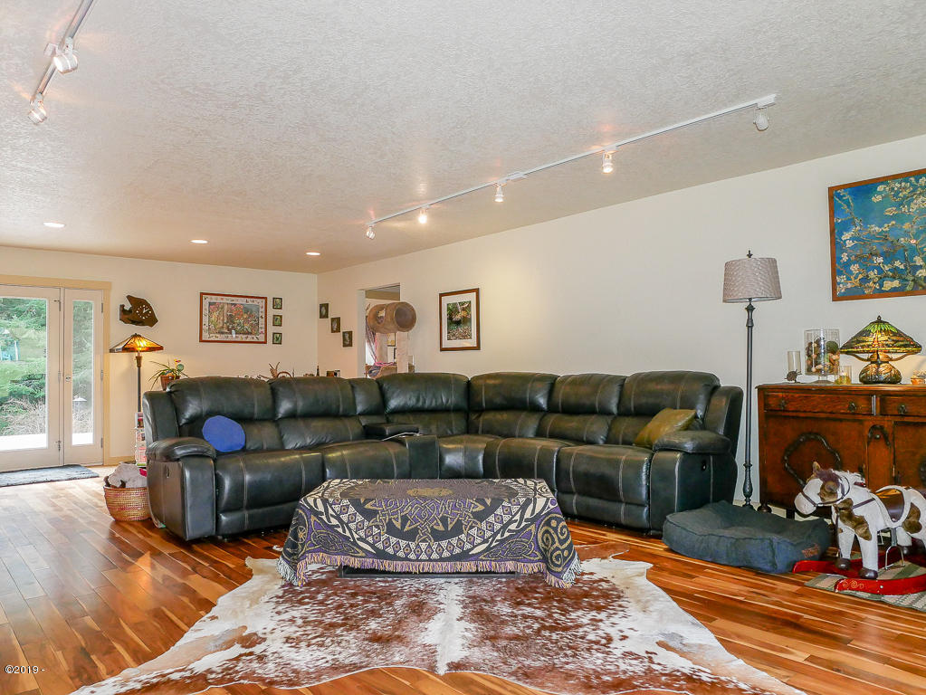 4109 Logsden Road Siletz, OR 97380 - Photo 11 of 40 Living Room