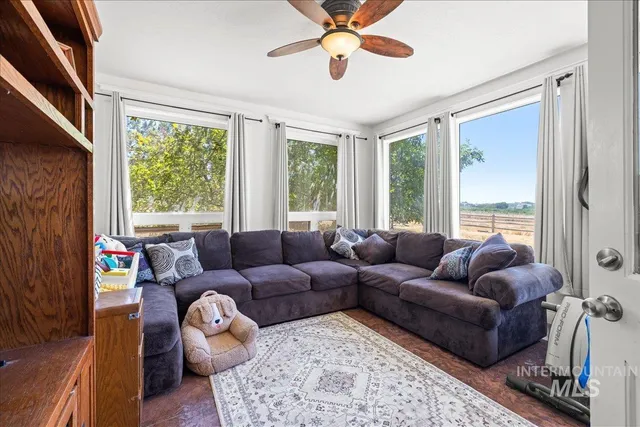 $1,100,000 | 20169 Hoskins Road, Caldwell, ID 83607