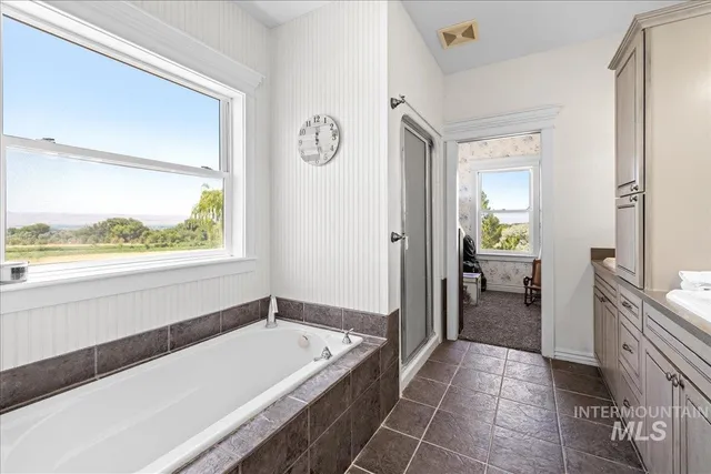 $1,100,000 | 20169 Hoskins Road, Caldwell, ID 83607