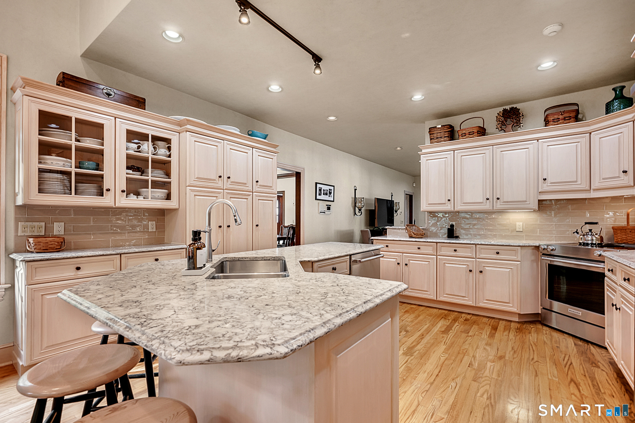 249 Old Farms Road Watertown, CT 06795 - Photo 4 of 30