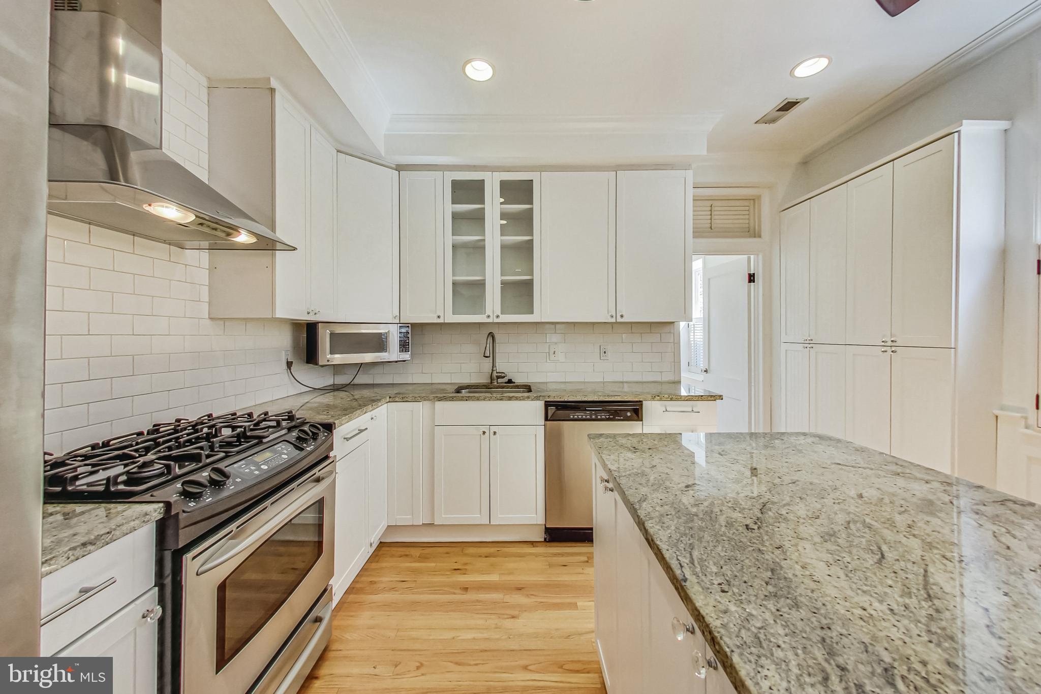 524 10th Street Southeast Washington, DC 20003 - Photo 11 of 35