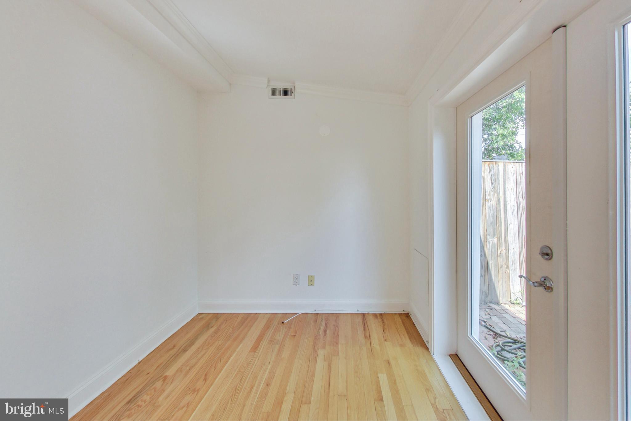 524 10th Street Southeast Washington, DC 20003 - Photo 15 of 35 Den / Guest Room