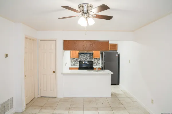 $890 | 11610 Vance Jackson, Unit 987, San Antonio, TX 78230