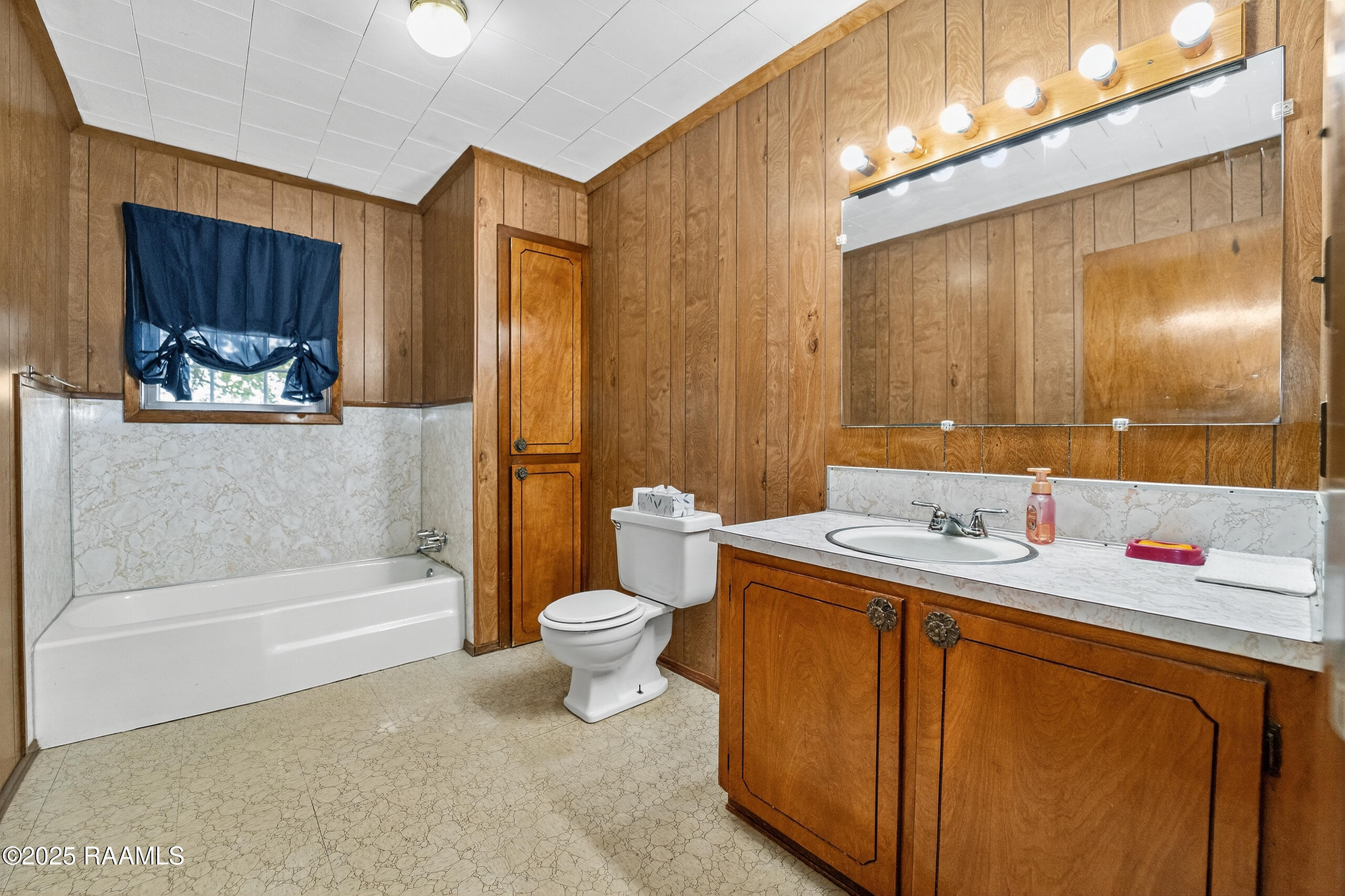 352 Highway 751 Church Point, LA 70525 - Photo 10 of 23 009_Bathroom1