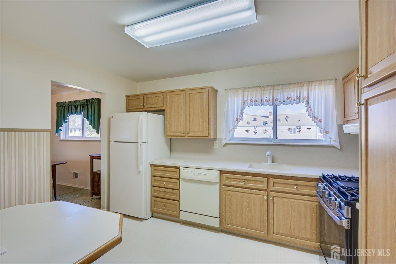 110 Benart Place Middlesex, NJ 08846 - Photo 13 of 28