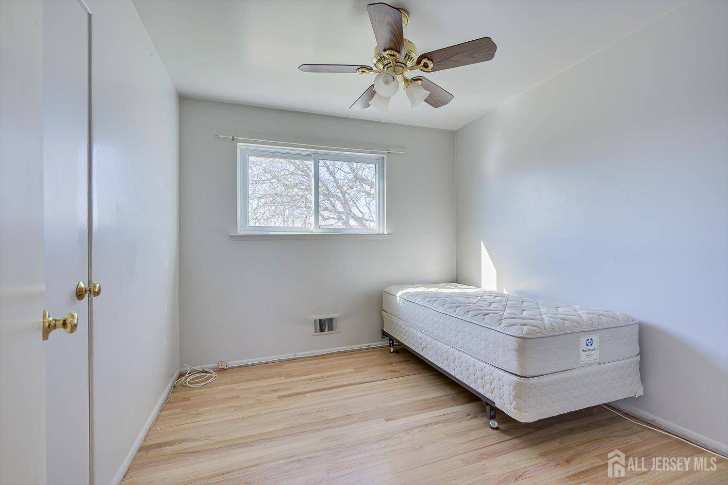 110 Benart Place Middlesex, NJ 08846 - Photo 17 of 28