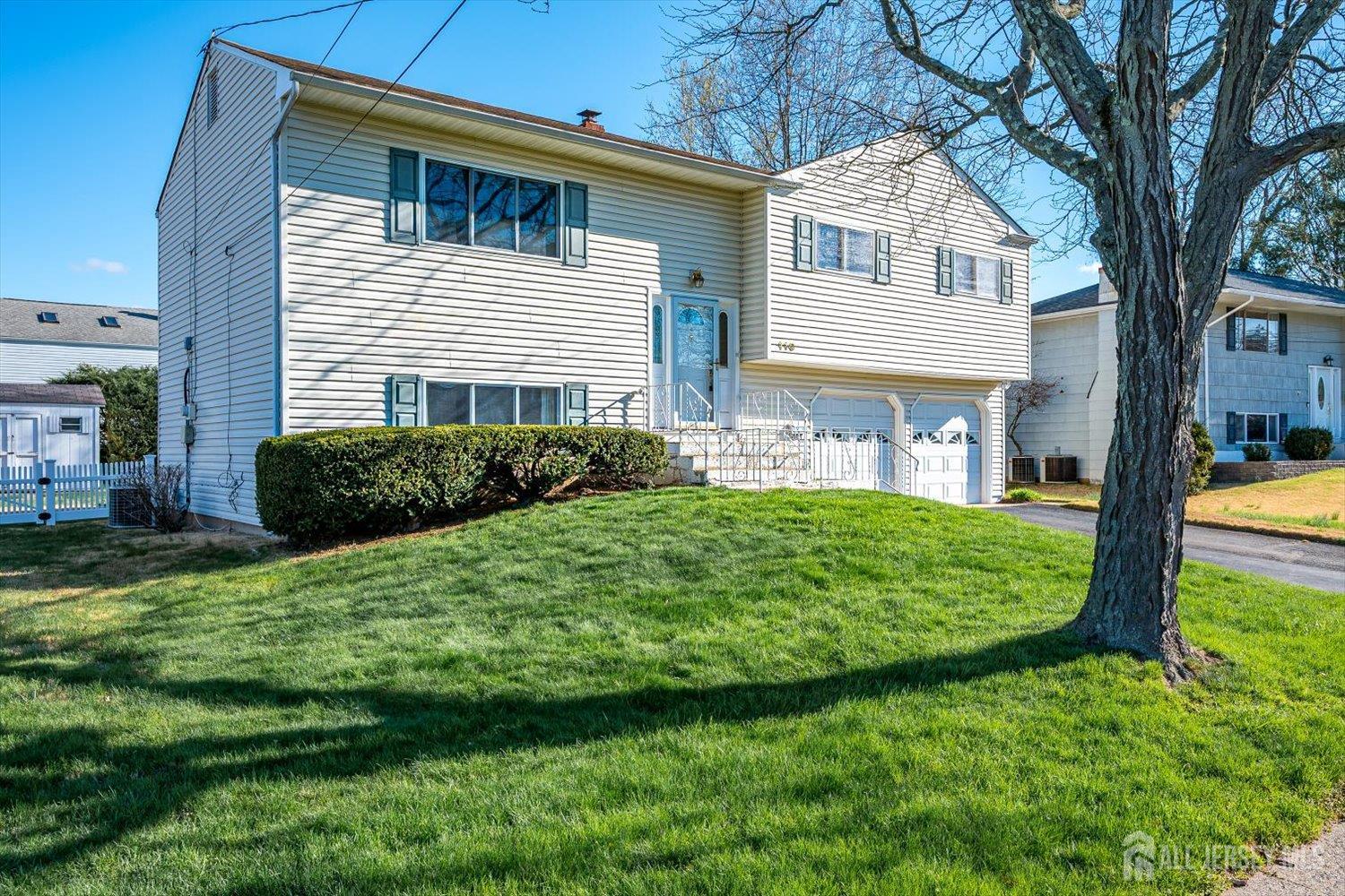 110 Benart Place Middlesex, NJ 08846 - Photo 2 of 28
