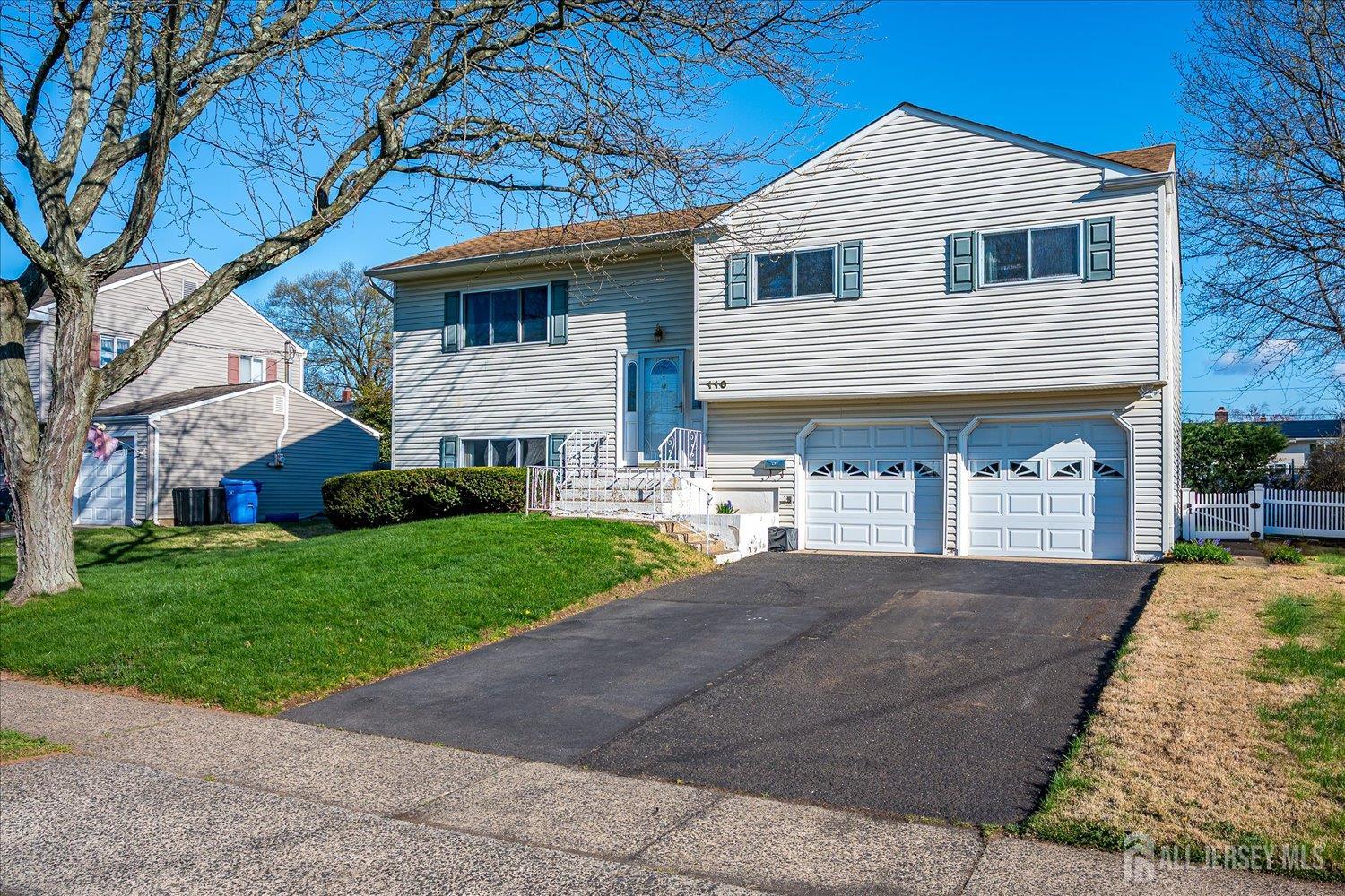 110 Benart Place Middlesex, NJ 08846 - Photo 3 of 28