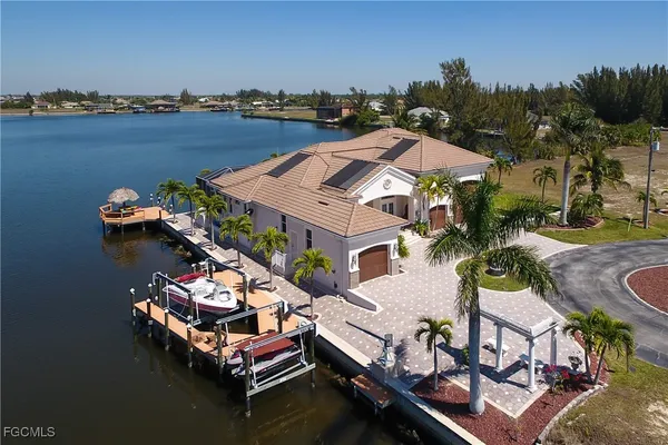 an aerial view of a house with outdoor space and lake view