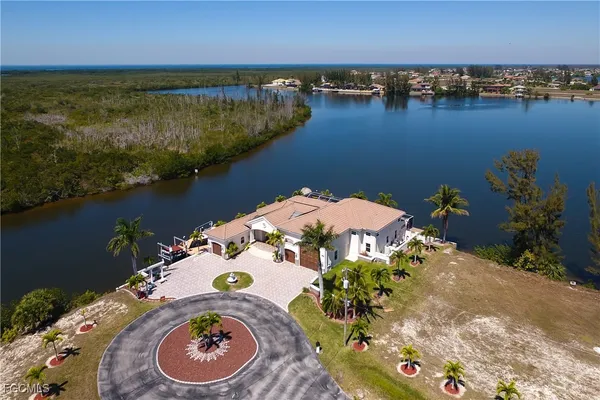 a view of multiple houses with a yard