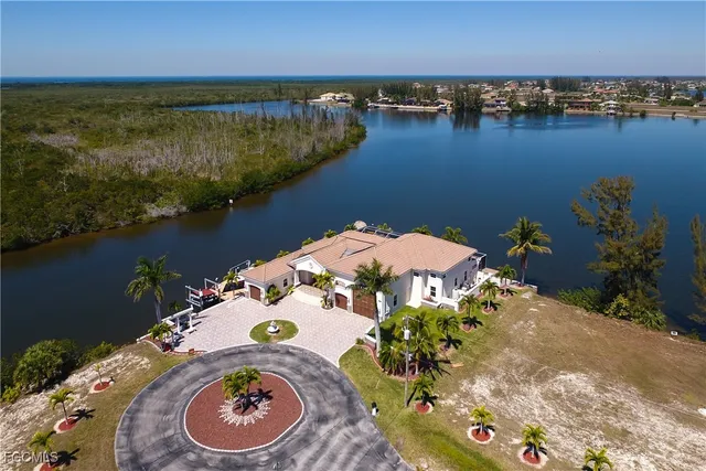 a view of multiple houses with a yard