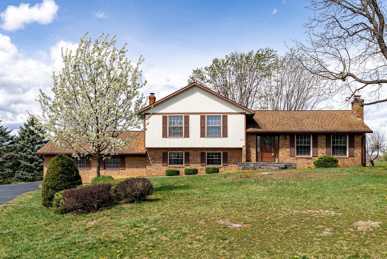 456 Eckert Circle Harrisonburg, VA 22801 - Photo 2 of 48 a front view of a house with a garden