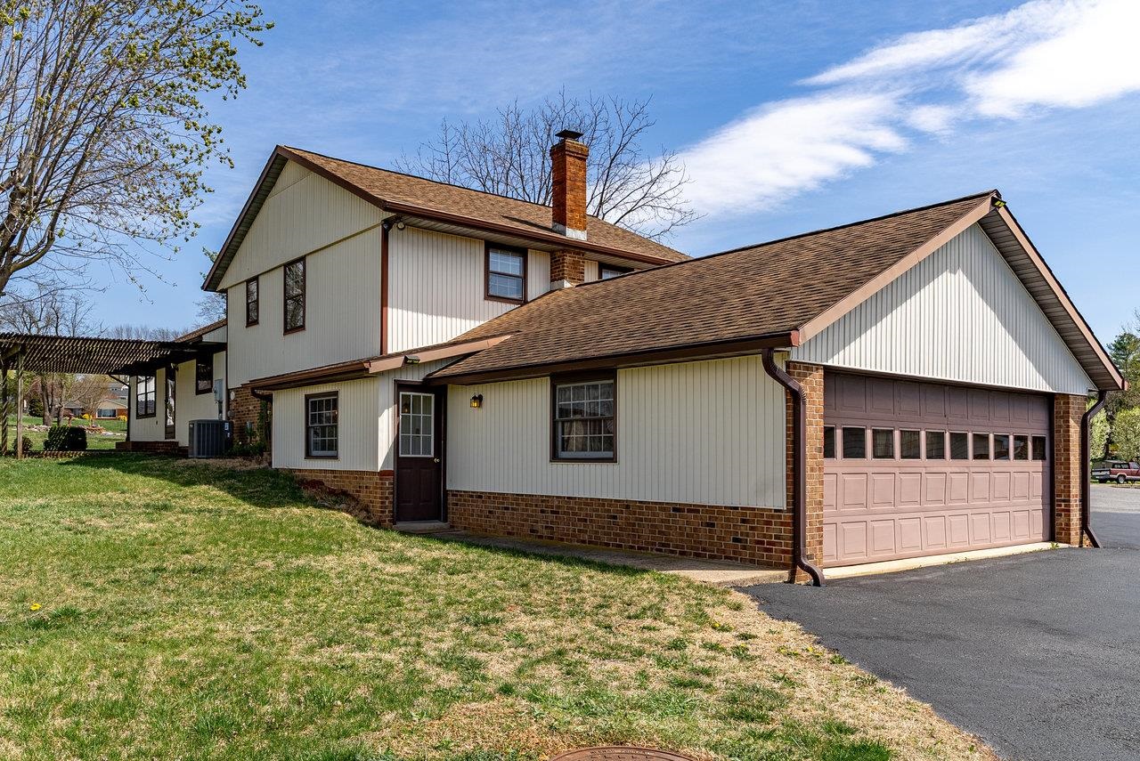 456 Eckert Circle Harrisonburg, VA 22801 - Photo 42 of 48 a front view of a house with a yard