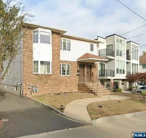 $3,300 | 609 Freeman Street, Unit 2, Lyndhurst, NJ 07071