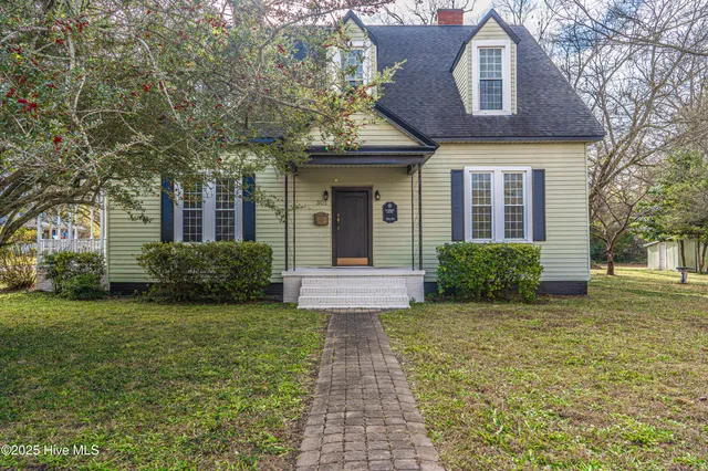 $349,900 | 301 West Central Street, Maxton, NC 28364