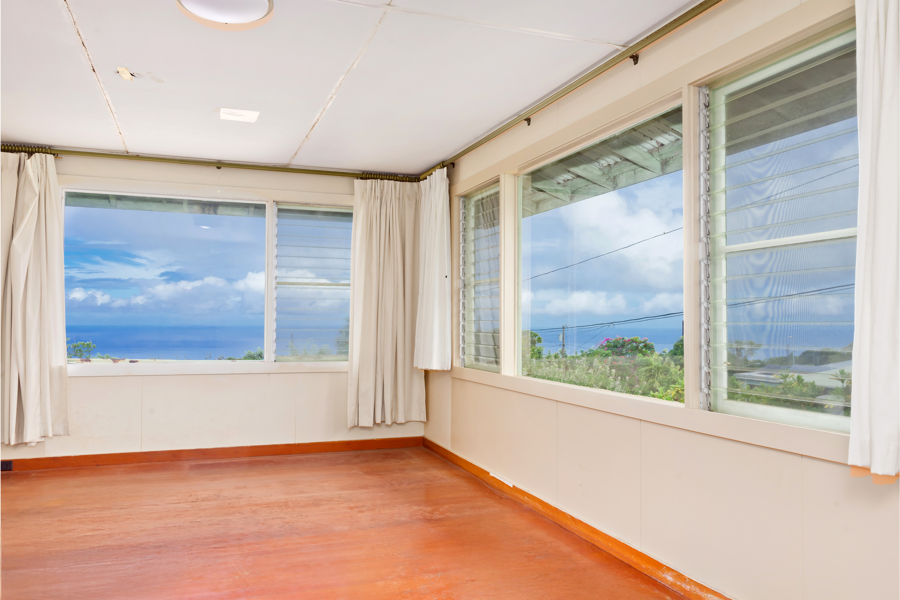 81-1028 Captain Cook Road Captain Cook, HI 96704 - Photo 2 of 22 a view of an empty room with a window