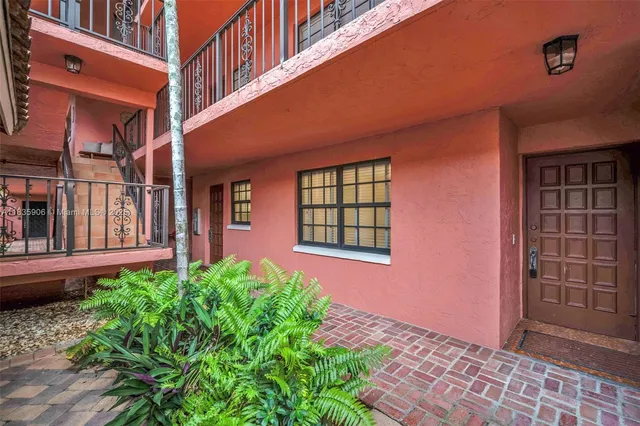 $5,700 | 250 East Royal Palm Road, Unit 1C, Boca Raton, FL 33432