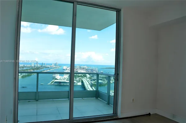 $719,000 | 900 Biscayne Boulevard, Unit 5104, Miami, FL 33132