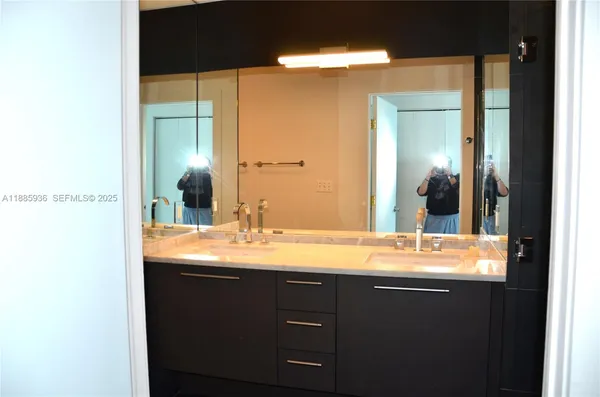 $719,000 | 900 Biscayne Boulevard, Unit 5104, Miami, FL 33132